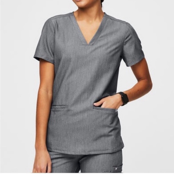 Figs Scrub Top Casma Women's Graphite Grey Three-Pocket Uniform Nurse XS - Picture 1 of 9